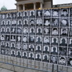 14.11.2016 Belgrad. Serbia. Spacer po mieście. Wystawa przed Parlamentem poświęcona ofiarom albańskiej Armii Wyzwolenia Kosowa i nalotom NATO. / Jarosław Kubalski / Radio Kielce