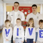 21.11.2016 Kielce. Piłkarze ręczni Vive Tauron Kielce Patryk Walczak i Darko Djikic spotkali się z dziećmi z przedszkola samorządowego nr 40. / Jarosław Kubalski / Radio Kielce