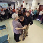 22.11.2016 Kielce. Warsztaty z samoobrony dla seniorów w bibliotece wojewódzkiej. / Jarosław Kubalski / Radio Kielce