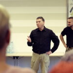 22.11.2016 Kielce. Warsztaty z samoobrony dla seniorów w bibliotece wojewódzkiej. / Jarosław Kubalski / Radio Kielce