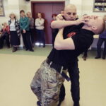 22.11.2016 Kielce. Warsztaty z samoobrony dla seniorów w bibliotece wojewódzkiej. / Jarosław Kubalski / Radio Kielce