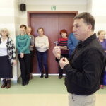 22.11.2016 Kielce. Warsztaty z samoobrony dla seniorów w bibliotece wojewódzkiej. / Jarosław Kubalski / Radio Kielce