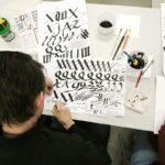 26.11.2016 Kielce. Warsztaty kaligrafii w Instytucie Designu / Jarosław Kubalski / Radio Kielce