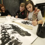 26.11.2016 Kielce. Warsztaty kaligrafii w Instytucie Designu / Jarosław Kubalski / Radio Kielce