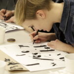 26.11.2016 Kielce. Warsztaty kaligrafii w Instytucie Designu / Jarosław Kubalski / Radio Kielce