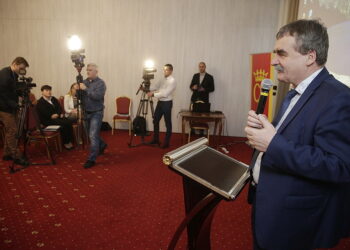 27.11.2016 Kielce. Prezydent Wojciech Lubawski na spotkaniu Związku Miast Polskich. / Jarosław Kubalski / Radio Kielce