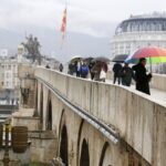 12.11.2016 Skopje. Macedonia. Centrum miasta. Kamienny Most. Najstarszy most na rzece Wardar pochodzący z czasów osmańskich. / Jarosław Kubalski / Radio Kielce