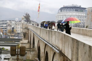 12.11.2016 Skopje. Macedonia. Centrum miasta. Kamienny Most. Najstarszy most na rzece Wardar pochodzący z czasów osmańskich. / Jarosław Kubalski / Radio Kielce