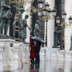 12.11.2016 Skopje. Macedonia. Centrum miasta. Figury na moście nad Wardarem. / Jarosław Kubalski / Radio Kielce