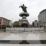 12.11.2016 Skopje. Macedonia. Centrum miasta. Pomnik Aleksandra Macedońskiego na koniu. rzeźba ma 12 metrów wysokości i spoczywa na 10 metrowym cokole. / Jarosław Kubalski / Radio Kielce