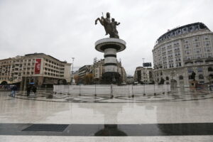 12.11.2016 Skopje. Macedonia. Centrum miasta. Pomnik Aleksandra Macedońskiego na koniu. rzeźba ma 12 metrów wysokości i spoczywa na 10 metrowym cokole. / Jarosław Kubalski / Radio Kielce