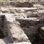 14.04.2015 Prace archeologiczne przy Muzeum Narodowym. Odkryto mury starych zabudowań / Stanisław Blinstrub / Radio Kielce