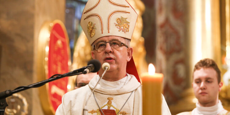 27.03.2016 Kielce. Katedra. Rezurekcja. Biskup Jan Piotrowski / Stanisław Blinstrub / Radio Kielce