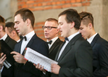 06.01.2015 Kielce. Kościół Franciszkanów. Koncert kolęd w wykonaniu Chórów Okazjonalnego i Fermata. / Stanisław Blinsrub / Radio Kielce