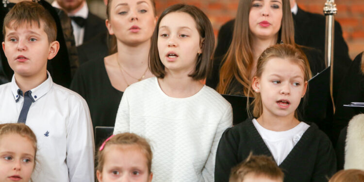 06.01.2015 Kielce. Kościół Franciszkanów. Koncert kolęd w wykonaniu Chórów Okazjonalnego i Fermata. / Stanisław Blinsrub / Radio Kielce