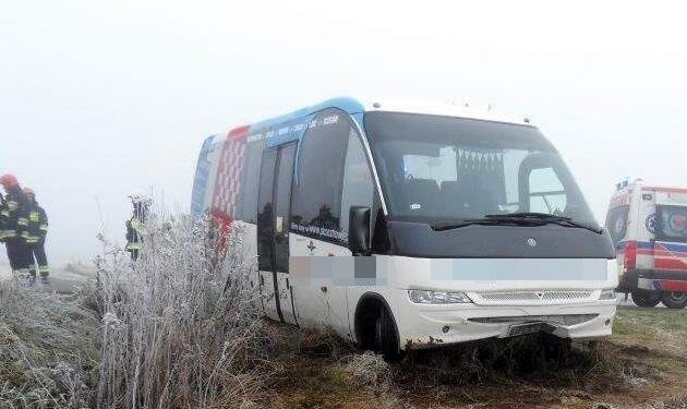 26.11.2016. Wypadek busa w Stopnicy / fot. PSP Busko Zdrój