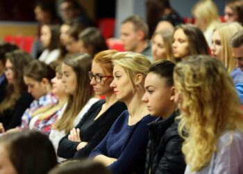19.10.2016 Kielce. XIV Warsztaty Przedsiębiorczości „Przedsiębiorczość-lubię to!”. Debata młodych przedsiębiorców. / Wojciech Habdas / Radio Kielce