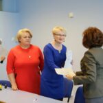 15.11.2016. Wojewoda świętokrzyski podpisuje umowy z samorządami na dofinansowanie remontu dróg gminnych i powiatowych / Wojciech Habdas / Radio Kielce