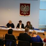 15.11.2016. Wojewoda świętokrzyski podpisuje umowy z samorządami na dofinansowanie remontu dróg gminnych i powiatowych / Wojciech Habdas / Radio Kielce