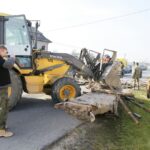 15.11.2016 Radomice. Fragmenty podwozia transportera niemieckiego z czasów II Wojny Światowej / Wojciech Habdas / Radio Kielce