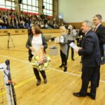 15.11.2016 Kielce. Ponad 100 szkół odebrało sprzęt do dziecięcej piłki ręcznej / Wojciech Habdas / Radio Kielce