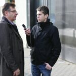 18.11.2016 Kielce. Montaż rzeźby "Dyrygent" przed Filharmonią Świętokrzyską / Wojciech Habdas / Radio Kielce