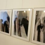 18.11.2016. Projekt "Mama, tata i ja". Wernisaż wystawy zdjęć w BWA / Wojciech Habdas / Radio Kielce