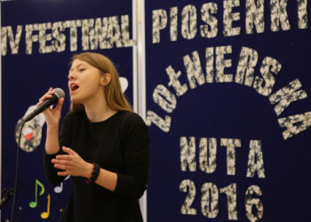 19.11.2016 Kielce. IV Festiwal Piosenki Wojskowej - Żołnierska nuta. Patrycja Duda / Wojciech Habdas / Radio Kielce
