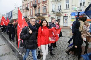 19.11.2016. Przemarsz wolontariuszy zainaugurował 16. edycję "Szlachetnej paczki" / Wojciech Habdas / Radio Kielce