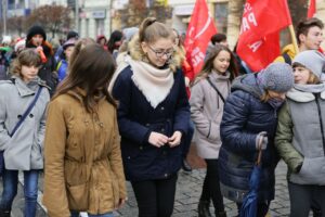 19.11.2016. Przemarsz wolontariuszy zainaugurował 16. edycję "Szlachetnej paczki" / Wojciech Habdas / Radio Kielce