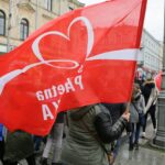 19.11.2016. Przemarsz wolontariuszy zainaugurował 16. edycję "Szlachetnej paczki" / Wojciech Habdas / Radio Kielce