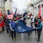 19.11.2016. Przemarsz wolontariuszy zainaugurował 16. edycję "Szlachetnej paczki" / Wojciech Habdas / Radio Kielce
