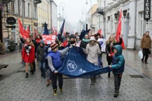 19.11.2016. Przemarsz wolontariuszy zainaugurował 16. edycję "Szlachetnej paczki" / Wojciech Habdas / Radio Kielce