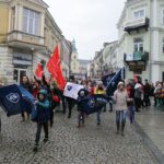 19.11.2016. Przemarsz wolontariuszy zainaugurował 16. edycję "Szlachetnej paczki" / Wojciech Habdas / Radio Kielce