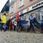 19.11.2016. Przemarsz wolontariuszy zainaugurował 16. edycję "Szlachetnej paczki" / Wojciech Habdas / Radio Kielce