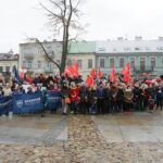 19.11.2016. Przemarsz wolontariuszy zainaugurował 16. edycję "Szlachetnej paczki" / Wojciech Habdas / Radio Kielce