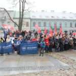 19.11.2016. Przemarsz wolontariuszy zainaugurował 16. edycję "Szlachetnej paczki" / Wojciech Habdas / Radio Kielce