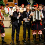 20.11.2016 Kielce. Wieczór z Muzyką Ludową w KCK. Do zabawy włączyli się parlamentarzyści Prawa i Sprawiedliwości poseł Krzysztof Lipiec i senator Krzysztof Słoń. / Wojciech Habdas / Radio Kielce