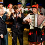 20.11.2016 Kielce. Wieczór z Muzyką Ludową w KCK. Do zabawy włączyli się parlamentarzyści Prawa i Sprawiedliwości poseł Krzysztof Lipiec i senator Krzysztof Słoń. / Wojciech Habdas / Radio Kielce