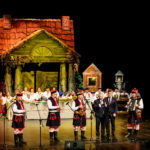 20.11.2016 Kielce. Wieczór z Muzyką Ludową w KCK. Do zabawy włączyli się parlamentarzyści Prawa i Sprawiedliwości poseł Krzysztof Lipiec i senator Krzysztof Słoń. / Wojciech Habdas / Radio Kielce