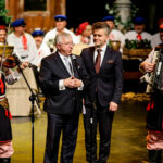 20.11.2016 Kielce. Wieczór z Muzyką Ludową w KCK. Do zabawy włączyli się parlamentarzyści Prawa i Sprawiedliwości poseł Krzysztof Lipiec i senator Krzysztof Słoń. / Wojciech Habdas / Radio Kielce