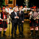 20.11.2016 Kielce. Wieczór z Muzyką Ludową w KCK. Do zabawy włączyli się parlamentarzyści Prawa i Sprawiedliwości poseł Krzysztof Lipiec i senator Krzysztof Słoń. / Wojciech Habdas / Radio Kielce