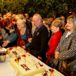 20.11.2016 Kielce. Wieczór z Muzyką Ludową w KCK. Wszyscy goście mogli poczęstować się tortem. / Wojciech Habdas / Radio Kielce