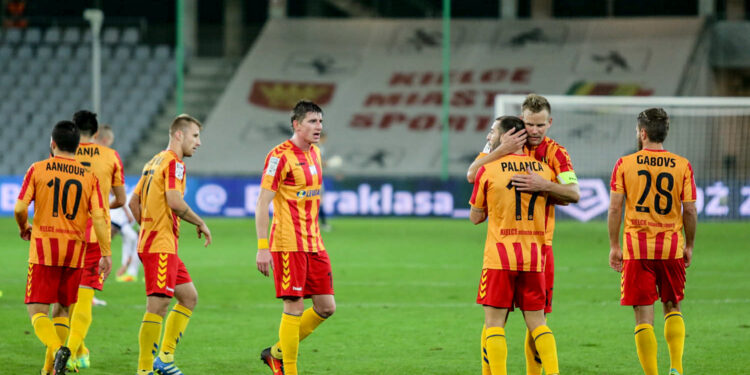 21.11.2016 Kielce. Mecz Korona Kielce - Zagłębie Lubin. / Wojciech Habdas / Radio Kielce