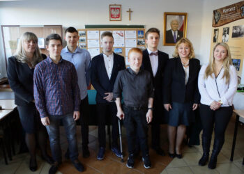 22.11.2016 Kielce. Podsumowanie dwuletniego projektu Zespołu Szkół Elektrycznych. Uczniowie szkoły brali udział w stażach i praktykach u pracodawców z Polski i zagranicy. / Wojciech Habdas / Radio Kielce