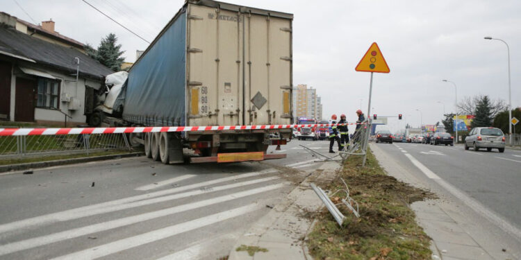 Kielce. Wypadek na ulicy Sandomierskiej (24 listopada 2016 r.) / Wojciech Habdas / Radio Kielce