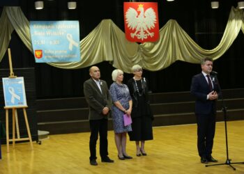 24.11.2016 Kielce. Inauguracja kampanii społecznej "Biała Wstążka" / Wojciech Habdas / Radio Kielce