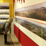 24.11.2016 Kielce. „Tak jest - fotopanoramy kieleckie” autorstwa Tadeusza Józefa Matuszaka w MDK / Wojciech Habdas / Radio Kielce