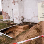 24.11.2016 Szydłów. Archeolodzy prowadzą prace w okolicy Synagogi. / Wojciech Habdas / Radio Kielce