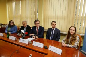 28.11.2016. Samorząd województwa przekaże w tym roku stypendia dla 39 Polaków i osób polskiego pochodzenia ze Wschodu / Wojciech Habdas / Radio Kielce